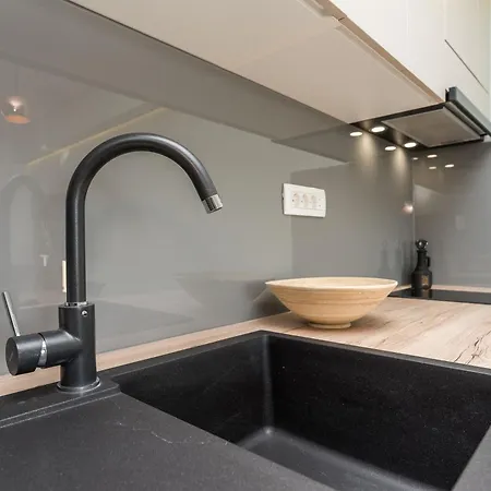 Apartment With Freeparking *