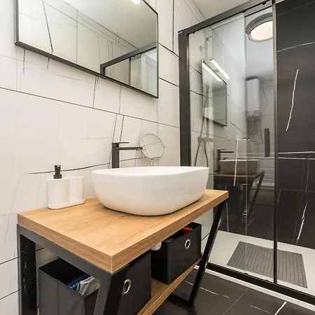 With Freeparking * Задар