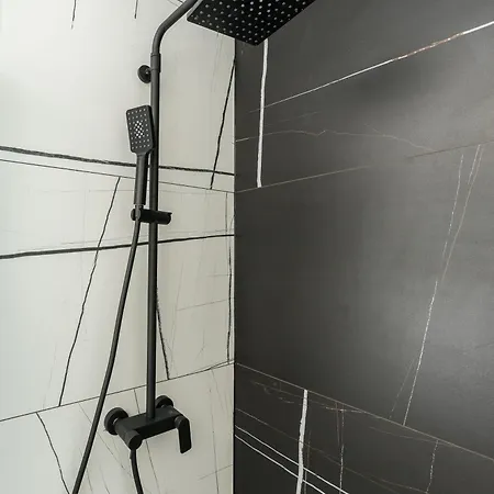 With Freeparking דירה